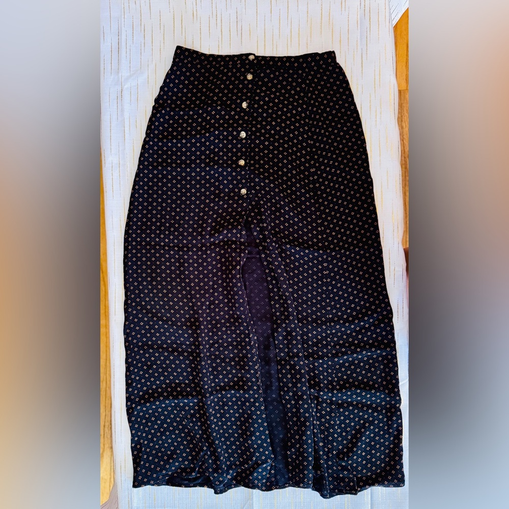 Vintage Urban Outfitters Black and Gold Patterned Midi Skirt